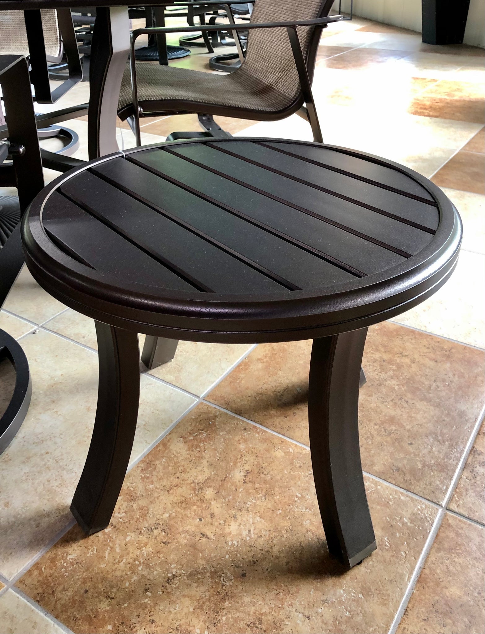 24" Banchetto Round Tea Table